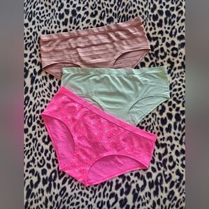 VS panties bundle (L) NWT